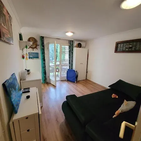 Rozsako Apartment Balatonalmadi